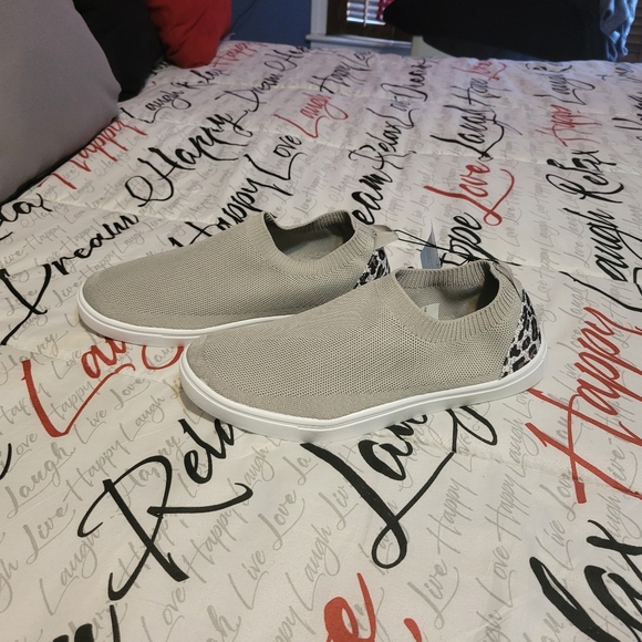 Sun& Sky Women's Mesh Grey Pull on Shoes - Picture 6 of 7